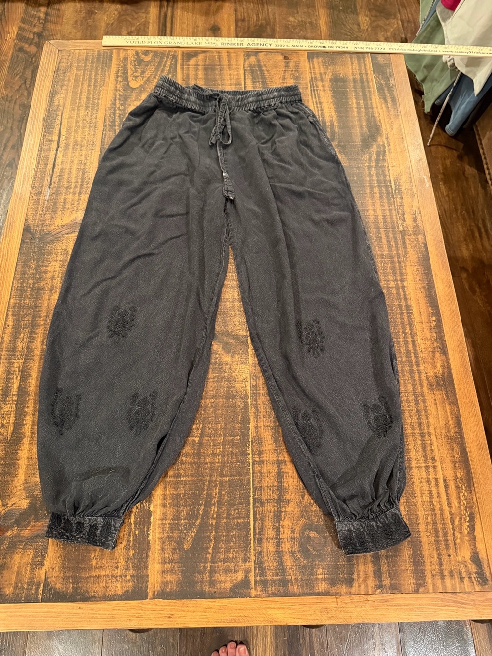 EARTHBOUND Black Drawstring Elastic-Waist Jogger Pants with Subtle Motif